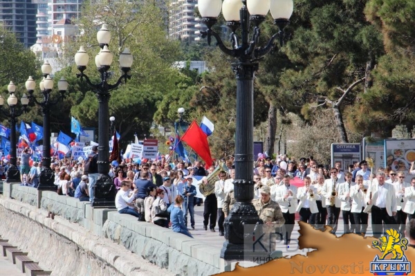 Ялтинцы отметили Первомай праздничной демонстрацией на главной улице города (ФОТО) - «Общество Крыма»