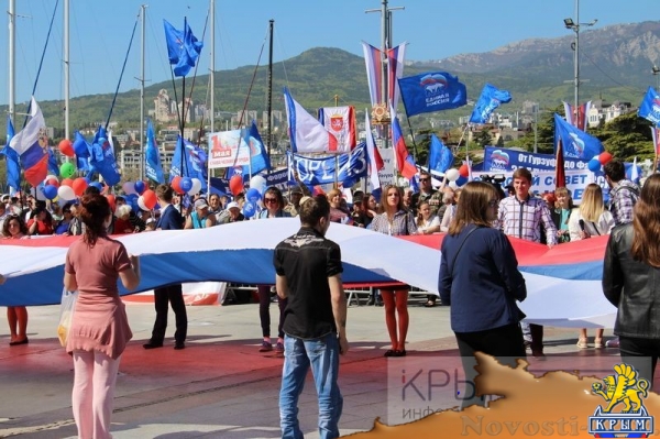 Ялтинцы отметили Первомай праздничной демонстрацией на главной улице города (ФОТО) - «Общество Крыма»