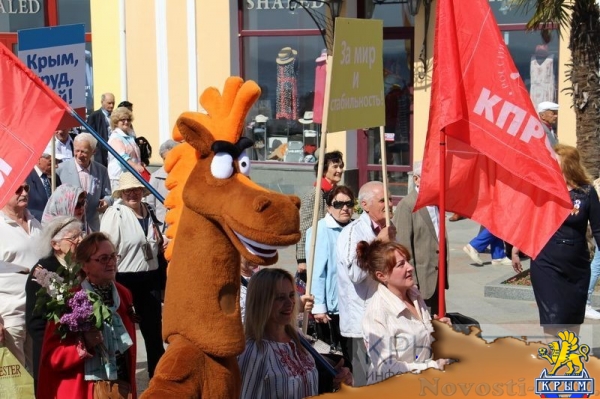 Ялтинцы отметили Первомай праздничной демонстрацией на главной улице города (ФОТО) - «Общество Крыма»