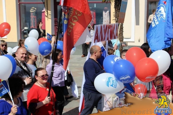 Ялтинцы отметили Первомай праздничной демонстрацией на главной улице города (ФОТО) - «Общество Крыма»