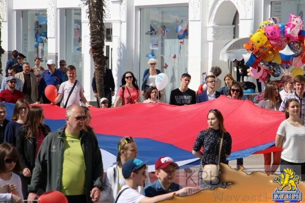 Ялтинцы отметили Первомай праздничной демонстрацией на главной улице города (ФОТО) - «Общество Крыма»