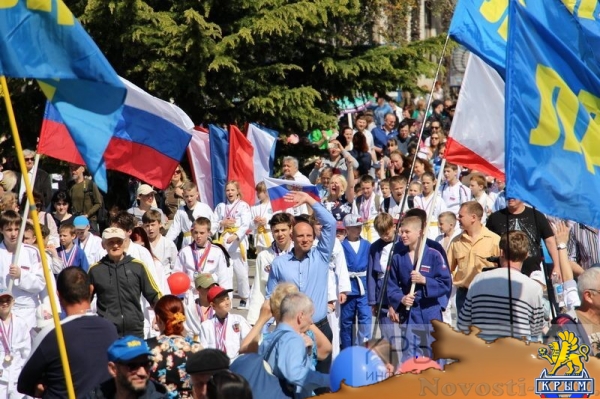 Ялтинцы отметили Первомай праздничной демонстрацией на главной улице города (ФОТО) - «Общество Крыма»