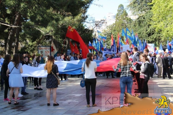 Ялтинцы отметили Первомай праздничной демонстрацией на главной улице города (ФОТО) - «Общество Крыма»
