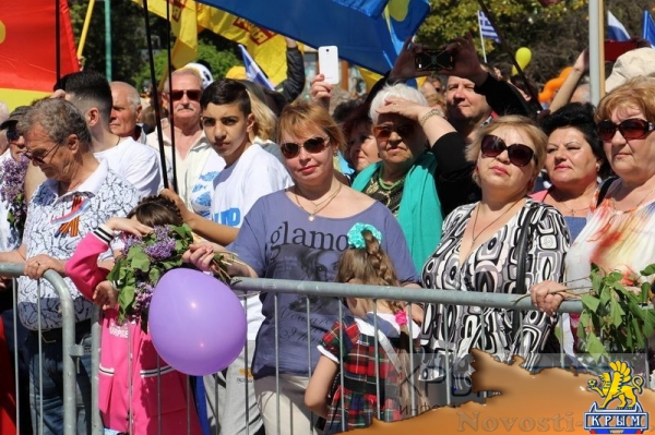 Ялтинцы отметили Первомай праздничной демонстрацией на главной улице города (ФОТО) - «Общество Крыма»