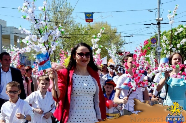 Более 20 тысяч крымчан приняли участие в первомайской демонстрации в Симферополе (ФОТО, ВИДЕО) - «Общество Крыма» Более 20 тысяч крымчан приняли участие в первомайской демонстрации в Симферополе (ФОТО, ВИДЕО) - «Общество Крыма»