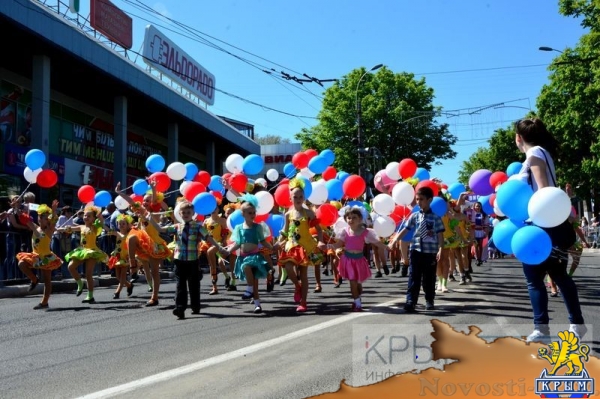 Более 20 тысяч крымчан приняли участие в первомайской демонстрации в Симферополе (ФОТО, ВИДЕО) - «Общество Крыма» Более 20 тысяч крымчан приняли участие в первомайской демонстрации в Симферополе (ФОТО, ВИДЕО) - «Общество Крыма»
