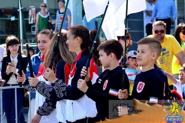 Более 20 тысяч крымчан приняли участие в первомайской демонстрации в Симферополе (ФОТО, ВИДЕО) - «Общество Крыма» Более 20 тысяч крымчан приняли участие в первомайской демонстрации в Симферополе (ФОТО, ВИДЕО) - «Общество Крыма»