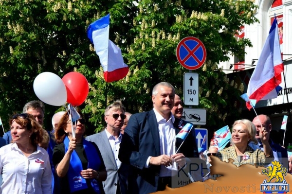 Более 20 тысяч крымчан приняли участие в первомайской демонстрации в Симферополе (ФОТО, ВИДЕО) - «Общество Крыма» Более 20 тысяч крымчан приняли участие в первомайской демонстрации в Симферополе (ФОТО, ВИДЕО) - «Общество Крыма»