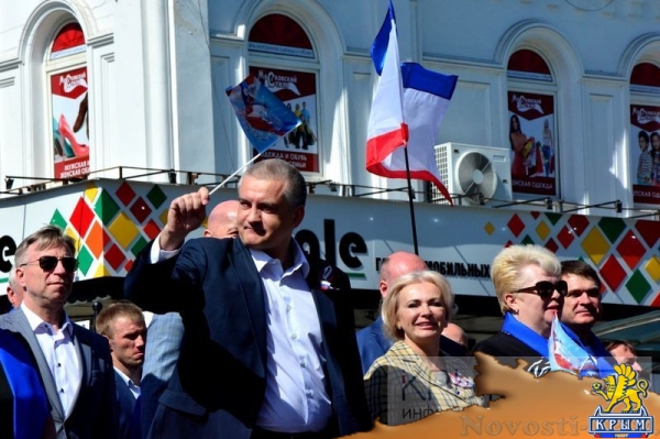 Более 20 тысяч крымчан приняли участие в первомайской демонстрации в Симферополе (ФОТО, ВИДЕО) - «Общество Крыма» Более 20 тысяч крымчан приняли участие в первомайской демонстрации в Симферополе (ФОТО, ВИДЕО) - «Общество Крыма»