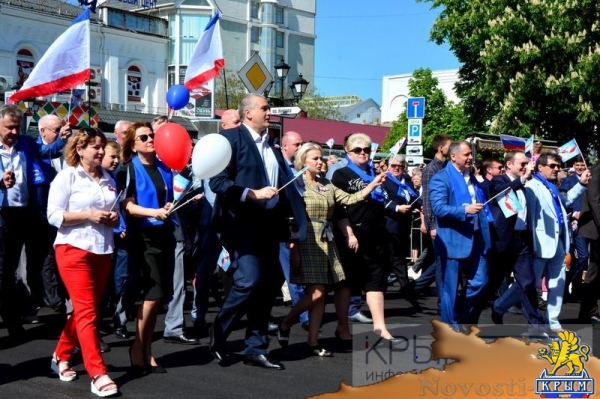 Более 20 тысяч крымчан приняли участие в первомайской демонстрации в Симферополе (ФОТО, ВИДЕО) - «Общество Крыма» Более 20 тысяч крымчан приняли участие в первомайской демонстрации в Симферополе (ФОТО, ВИДЕО) - «Общество Крыма»