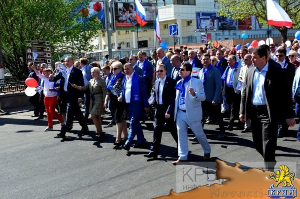 Более 20 тысяч крымчан приняли участие в первомайской демонстрации в Симферополе (ФОТО, ВИДЕО) - «Общество Крыма» Более 20 тысяч крымчан приняли участие в первомайской демонстрации в Симферополе (ФОТО, ВИДЕО) - «Общество Крыма»