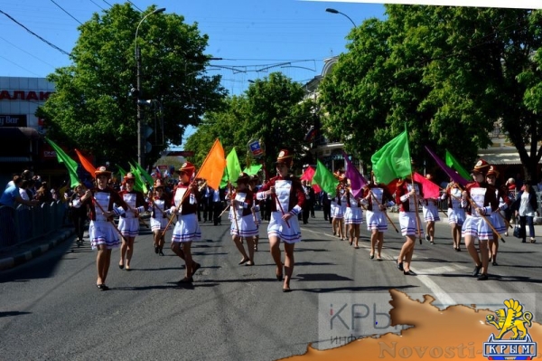 Более 20 тысяч крымчан приняли участие в первомайской демонстрации в Симферополе (ФОТО, ВИДЕО) - «Общество Крыма» Более 20 тысяч крымчан приняли участие в первомайской демонстрации в Симферополе (ФОТО, ВИДЕО) - «Общество Крыма»