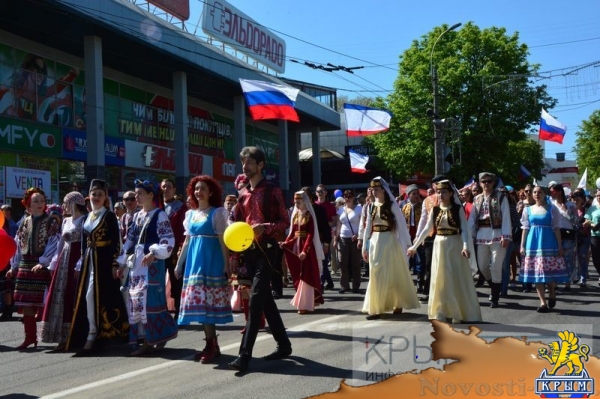 Более 20 тысяч крымчан приняли участие в первомайской демонстрации в Симферополе (ФОТО, ВИДЕО) - «Общество Крыма» Более 20 тысяч крымчан приняли участие в первомайской демонстрации в Симферополе (ФОТО, ВИДЕО) - «Общество Крыма»
