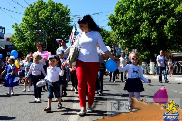 Более 20 тысяч крымчан приняли участие в первомайской демонстрации в Симферополе (ФОТО, ВИДЕО) - «Общество Крыма» Более 20 тысяч крымчан приняли участие в первомайской демонстрации в Симферополе (ФОТО, ВИДЕО) - «Общество Крыма»