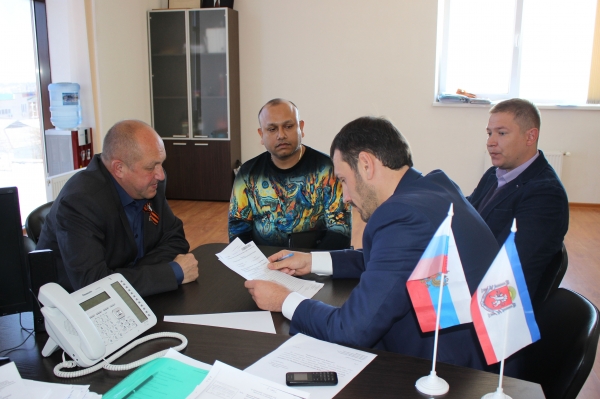 Госкомрегистр продолжает сотрудничество с крымскими активистами для эффективного выявления нарушений - «Госкомрегистр»