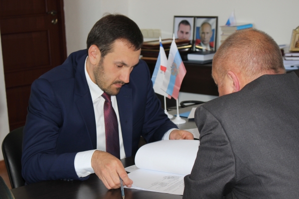 Госкомрегистр продолжает сотрудничество с крымскими активистами для эффективного выявления нарушений - «Госкомрегистр»