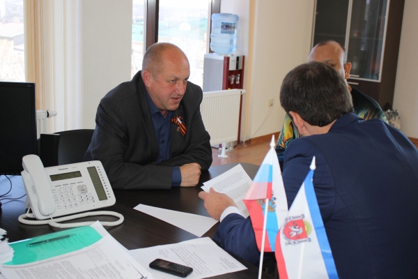 Госкомрегистр продолжает сотрудничество с крымскими активистами для эффективного выявления нарушений - «Госкомрегистр»