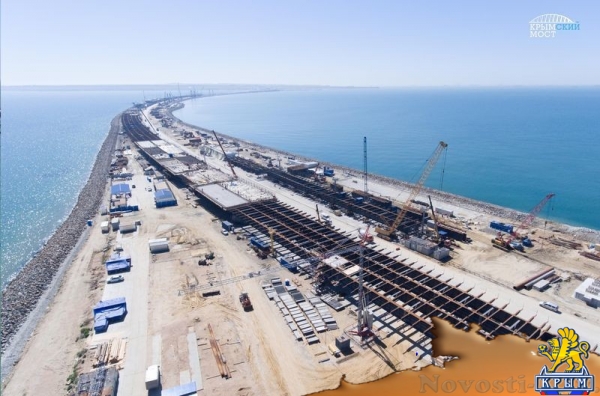 Строители возвели половину опор Крымского моста (ФОТО) - «Возвращение в Россию»