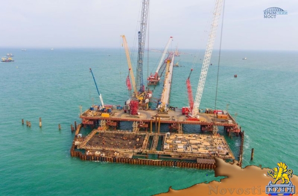 Строители возвели половину опор Крымского моста (ФОТО) - «Возвращение в Россию»