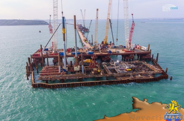 Строители возвели половину опор Крымского моста (ФОТО) - «Возвращение в Россию»