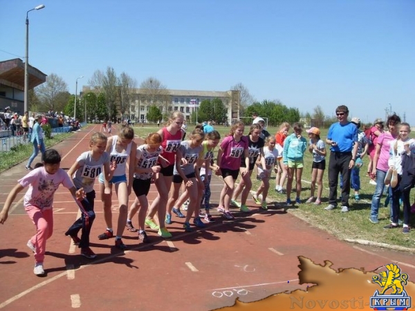 Призёры Республиканского турнира по лёгкой атлетике памяти тренера Сервера Нафиева определены в Красногвардейском районе (ФОТО) - «Возвращение в Россию» Призёры Республиканского турнира по лёгкой атлетике памяти тренера Сервера Нафиева определены в Красногвардейском районе (ФОТО) - «Возвращение в Россию»