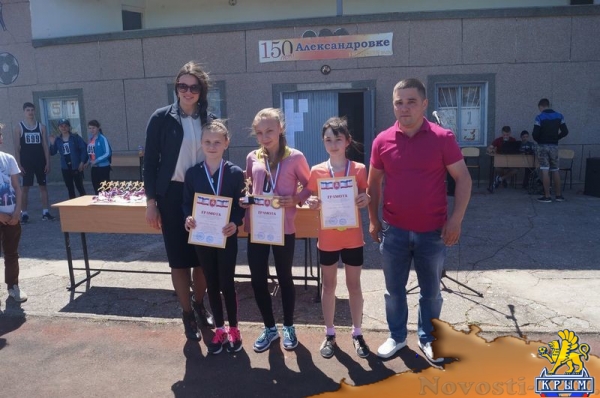 Призёры Республиканского турнира по лёгкой атлетике памяти тренера Сервера Нафиева определены в Красногвардейском районе (ФОТО) - «Возвращение в Россию» Призёры Республиканского турнира по лёгкой атлетике памяти тренера Сервера Нафиева определены в Красногвардейском районе (ФОТО) - «Возвращение в Россию»