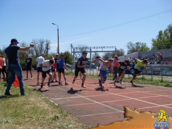 Призёры Республиканского турнира по лёгкой атлетике памяти тренера Сервера Нафиева определены в Красногвардейском районе (ФОТО) - «Возвращение в Россию» Призёры Республиканского турнира по лёгкой атлетике памяти тренера Сервера Нафиева определены в Красногвардейском районе (ФОТО) - «Возвращение в Россию»