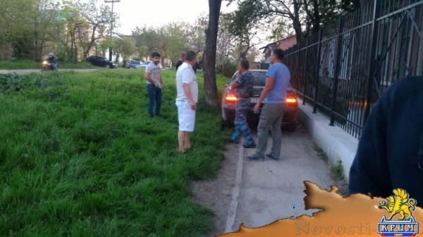 В Симферополе в результате ДТП "Мерседес" аккуратно выехал на тротуар (ФОТО) - «Симферополь»