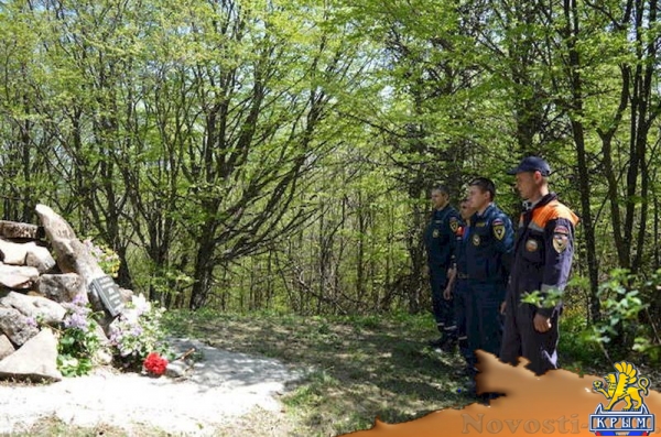 Спасатели привели в порядок два труднодоступных памятника ВОВ в Крымских горах (ФОТО) - «Культура Крыма»