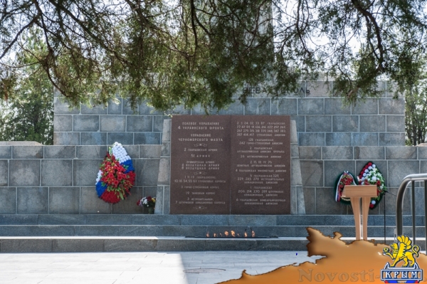 На Сапун-горе над Севастополем подняли В«Знамена славыВ» (ФОТОРЕПОРТАЖ) - «Общество Крыма»