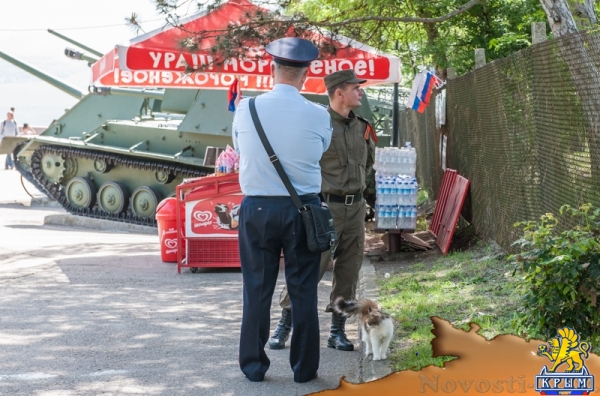 На Сапун-горе над Севастополем подняли В«Знамена славыВ» (ФОТОРЕПОРТАЖ) - «Общество Крыма»