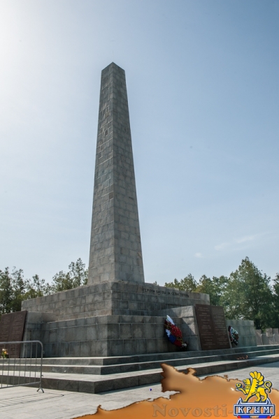 На Сапун-горе над Севастополем подняли В«Знамена славыВ» (ФОТОРЕПОРТАЖ) - «Общество Крыма»