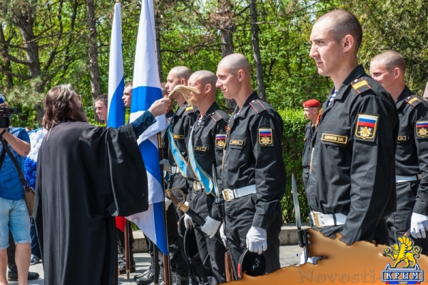 На Сапун-горе над Севастополем подняли В«Знамена славыВ» (ФОТОРЕПОРТАЖ) - «Общество Крыма»