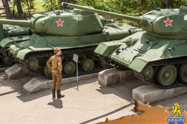 На Сапун-горе над Севастополем подняли В«Знамена славыВ» (ФОТОРЕПОРТАЖ) - «Общество Крыма»