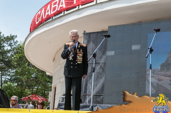 На Сапун-горе над Севастополем подняли В«Знамена славыВ» (ФОТОРЕПОРТАЖ) - «Общество Крыма»