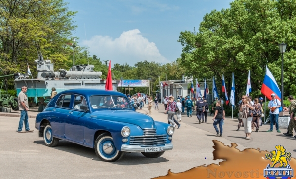 На Сапун-горе над Севастополем подняли В«Знамена славыВ» (ФОТОРЕПОРТАЖ) - «Общество Крыма»