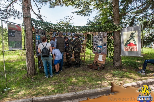На Сапун-горе над Севастополем подняли В«Знамена славыВ» (ФОТОРЕПОРТАЖ) - «Общество Крыма»