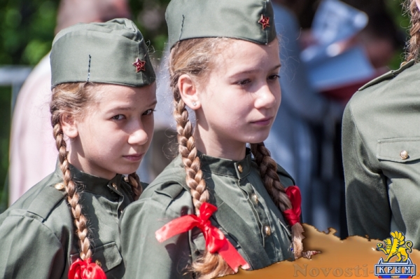 На Сапун-горе над Севастополем подняли В«Знамена славыВ» (ФОТОРЕПОРТАЖ) - «Общество Крыма»