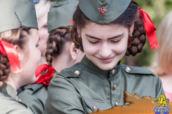 На Сапун-горе над Севастополем подняли В«Знамена славыВ» (ФОТОРЕПОРТАЖ) - «Общество Крыма»