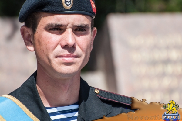 На Сапун-горе над Севастополем подняли В«Знамена славыВ» (ФОТОРЕПОРТАЖ) - «Общество Крыма»