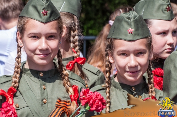 На Сапун-горе над Севастополем подняли В«Знамена славыВ» (ФОТОРЕПОРТАЖ) - «Общество Крыма»