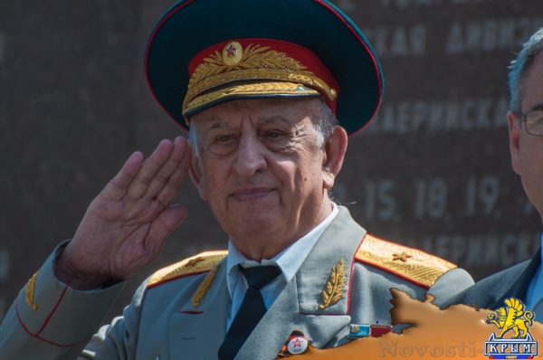 На Сапун-горе над Севастополем подняли В«Знамена славыВ» (ФОТОРЕПОРТАЖ) - «Общество Крыма»