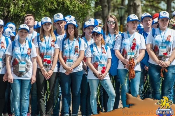 На Сапун-горе над Севастополем подняли В«Знамена славыВ» (ФОТОРЕПОРТАЖ) - «Общество Крыма»