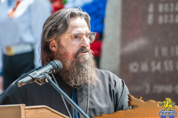 На Сапун-горе над Севастополем подняли В«Знамена славыВ» (ФОТОРЕПОРТАЖ) - «Общество Крыма»