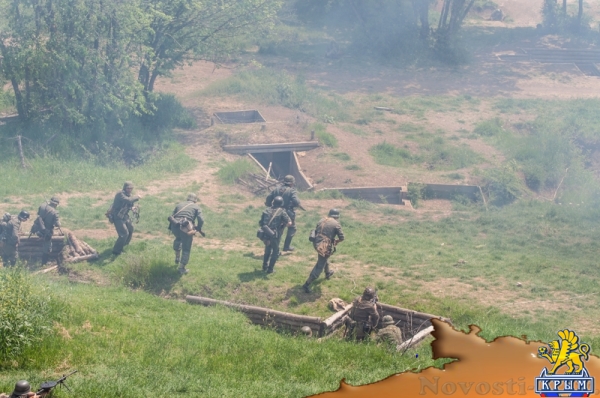На Сапун-горе над Севастополем подняли В«Знамена славыВ» (ФОТОРЕПОРТАЖ) - «Общество Крыма»