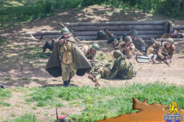 На Сапун-горе над Севастополем подняли В«Знамена славыВ» (ФОТОРЕПОРТАЖ) - «Общество Крыма»