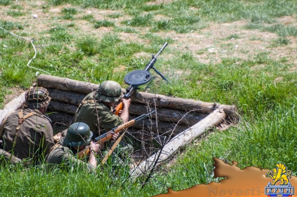 На Сапун-горе над Севастополем подняли В«Знамена славыВ» (ФОТОРЕПОРТАЖ) - «Общество Крыма»