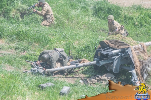 На Сапун-горе над Севастополем подняли В«Знамена славыВ» (ФОТОРЕПОРТАЖ) - «Общество Крыма»