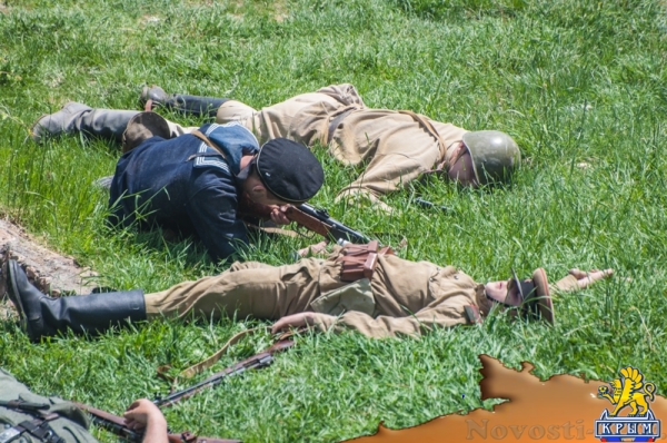 На Сапун-горе над Севастополем подняли В«Знамена славыВ» (ФОТОРЕПОРТАЖ) - «Общество Крыма»