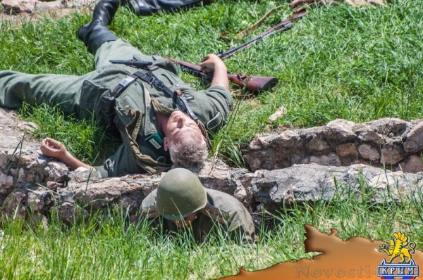 На Сапун-горе над Севастополем подняли В«Знамена славыВ» (ФОТОРЕПОРТАЖ) - «Общество Крыма»